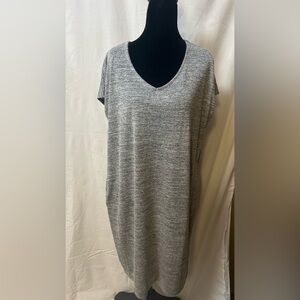 Time and Tru Heathered Gray V-Neck Tunic Dress